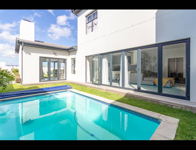 5 BEDROOM FREEHOLD FOR SALE IN SAGEWOOD